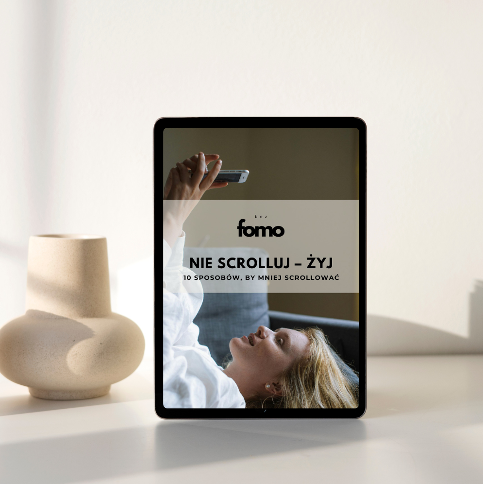 Minimalist Neutral Free Guide Lead Magnet Tablet Mockup Instagram Post (2)